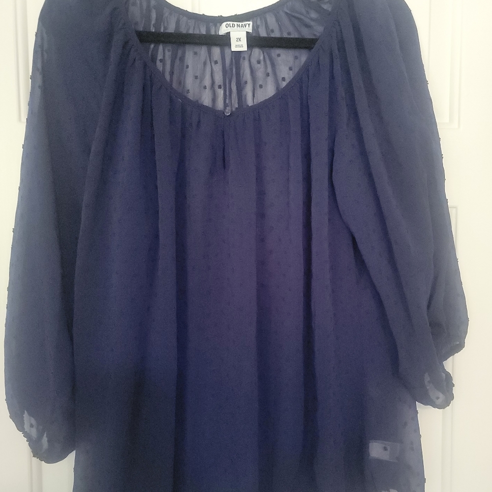 Old navy white and blue blouse  in very good conditions size 2X